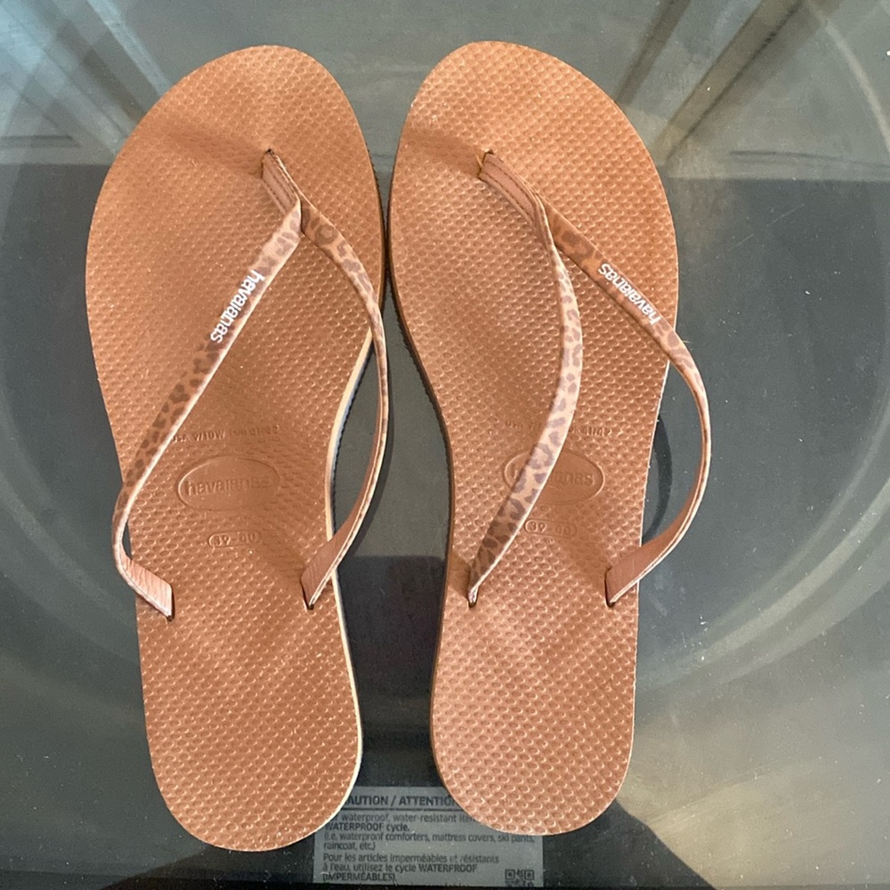 Havaianas animal print flip flops size 9/10